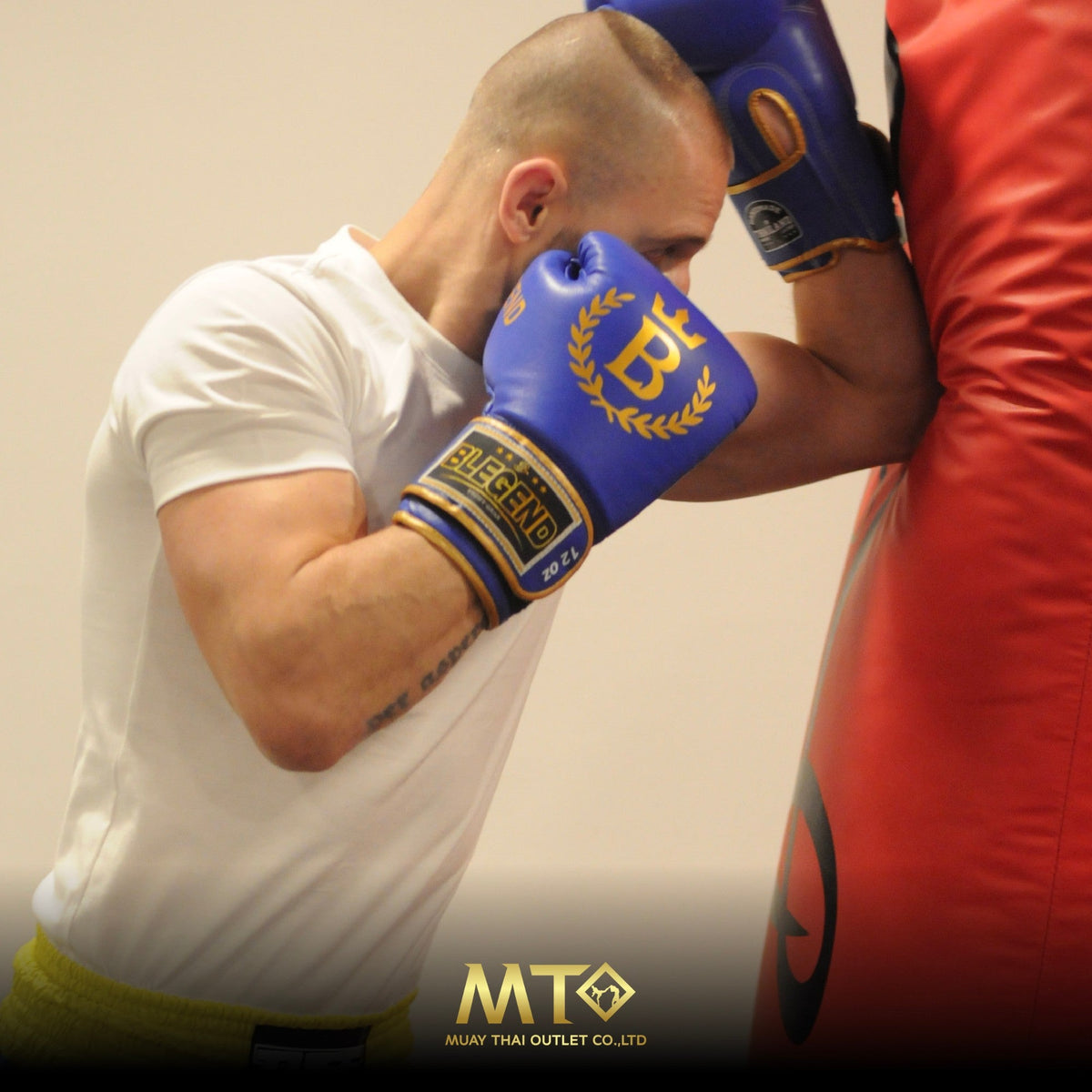 Bag work in Blegend boxing gloves